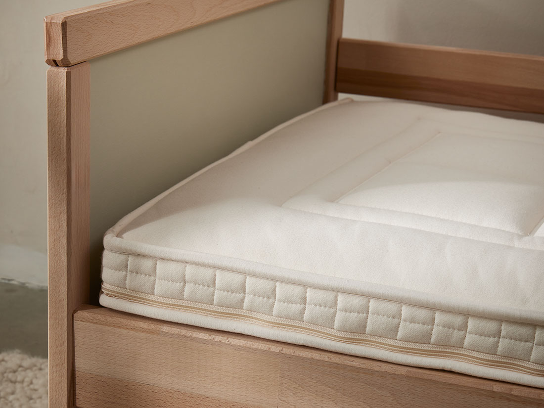 child-mattress-natural-latex-3-close-up
